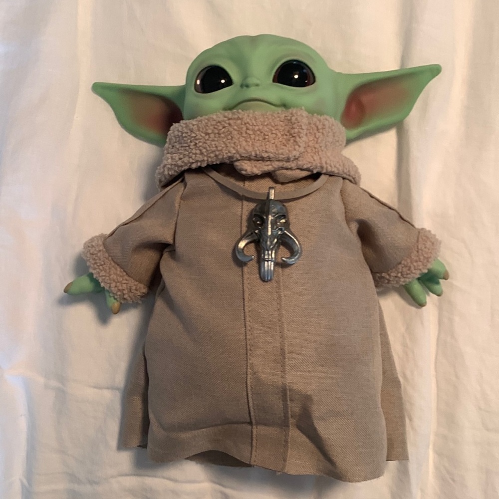 Plush Star Wars The Mandalorian plush the Child. Like new.